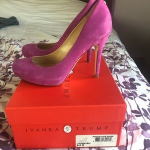 Pink/purple pumps